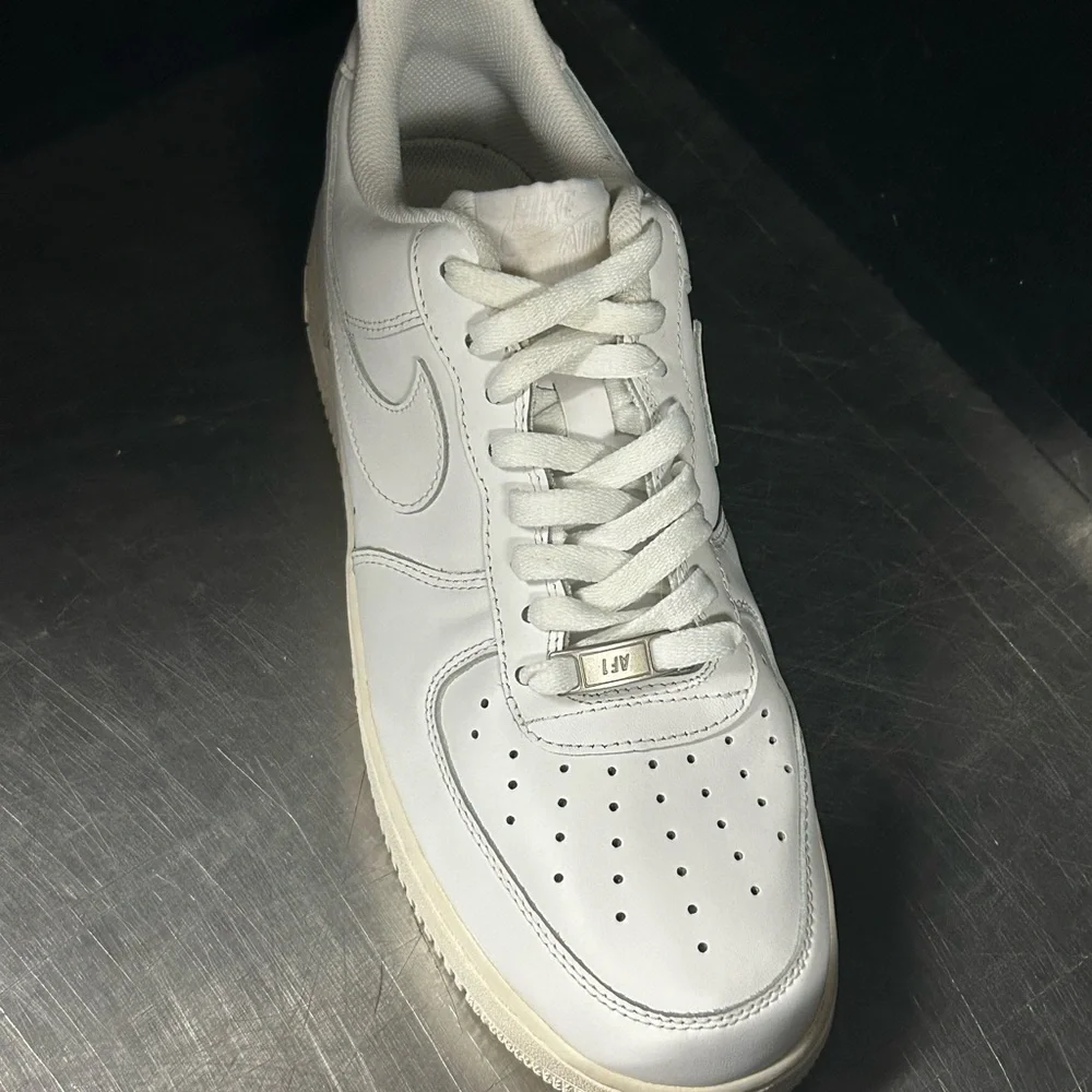 Nike Air Force 1 Size 10.5 Men - Picture 7 of 11